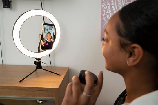 Social Media & Influencer:innen